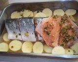 Foto del paso 7 de la receta Salmón entero con almendras y patatas