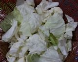 Foto langkah ke 2 dari resep 5. Sambal kol goreng teri.