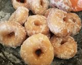 Foto langkah ke 4 dari resep Donat Gula Karamel eggless 1x proofing saja.