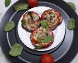 A picture of step 5 of Eggplant pizza.
