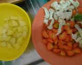 Foto langkah ke 1 dari resep Sop ayam sosis tahu murah anak kos mudah praktis magic com sehat.