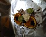 Foto del paso 5 de la receta: Pechuga empapelada con chile de árbol, champiñón, naranja y limón