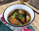 Foto langkah ke 4 dari resep Soup Miso Tahu Jamur.
