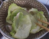 Foto langkah ke 2 dari resep Ayam Gandum Gulung Sayur.