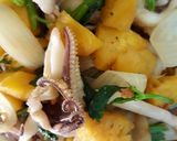 Hình bước làm 5 của món Râu mực xào hành cần