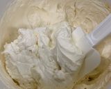 A picture of step 4 of Einkorn maple roll cake.