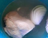 Foto del paso 2 de la receta: Mole verde de puerco y mousse de frijol blanco