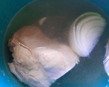 Foto del paso 2 de la receta: Mole verde de puerco y mousse de frijol blanco