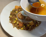 Foto del paso 9 de la receta: Ensalada de lentejas, papaya, huevo, langostinos y el aliño de sus cabezas