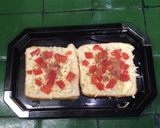 Foto del paso 1 de la receta: Sándwich abierto de queso, tomate y jamón serrano