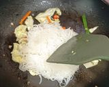 Foto langkah ke 3 dari resep Bihun Goreng.