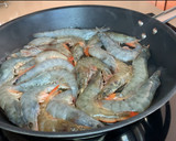 Foto del paso 1 de la receta: Patatas con langostinos