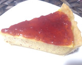 Foto del paso 3 de la receta: Tarta de queso fresco 0% mg con mermelada de fresa y almendras