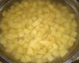 Foto langkah ke 2 dari resep Telur Puyuh Kentang Masak Santan Pedas.