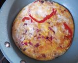 Foto del paso 2 de la receta: Tortilla de huevo y morrón 🥚🍅