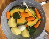 Foto del paso 1 de la receta: Tortilla de Acelga con verduras hervidas y arroz blanco