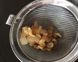 Savanyú káposztás-kolbászos-virslis leves recept fázis 5 fotója