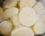 Foto del paso 1 de la receta: PASTEL DE PAPAS, BRÓCCOLI Y CEBOLLAS🥔🧅🥦🧅🥔🥘🍲🥘🤩👏❤️