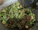 Foto langkah ke 6 dari resep Mie Home (Bayam Brazil) Goreng.