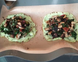 Foto del paso 4 de la receta: Pizzetas de coliflor con pavo y verduritas
