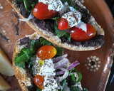 Foto del paso 3 de la receta: Molletes con frijol y espinacas 🌱🍞