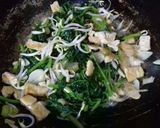 Foto langkah ke 3 dari resep Tumis Kangkung Tauge.