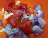 صورة لخطوة 1 من وصفة حساء بالعدس الأحمر 🥘