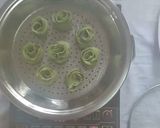A picture of step 21 of Palak paneer rose momo.
