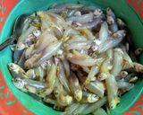 Foto langkah ke 2 dari resep Ikan Bilis Goreng Tepung.