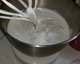 Foto del paso 3 de la receta: Torta elegante de merengue, dulce de leche y chantilly