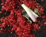 Foto langkah ke 2 dari resep Telur Dadar Masak Merah.