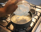 Foto del paso 2 de la receta: Croquembouche (masa choux y crema pastelera)