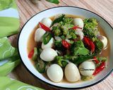 Foto langkah ke 6 dari resep Tumis brokoli telur puyuh.