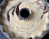 Foto langkah ke 5 dari resep Marmer Cake / Marble Cake.