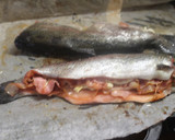 Foto del paso 6 de la receta: Truchas con tocino acompañadas de espárragos de lata