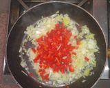 Foto del paso 1 de la receta: Tallarines con mariscos y salsa rosa