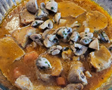 Foto del paso 10 de la receta: Solomillo en salsa con champiñones, puré de patata y compota de pera