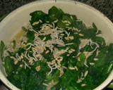 Foto del paso 3 de la receta: Gulas revueltas con espinacas