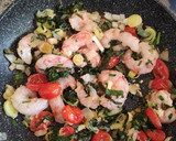 Foto del paso 3 de la receta: Pasta con gambón medio improvisada 🦐