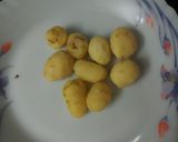 A picture of step 1 of Roasted baby potatoes gravy.