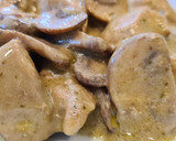 Foto del paso 5 de la receta Pollo al pesto con champiñones y queso crema