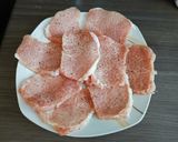 Fűszeres tejfölben sült karajszeletek recept fázis 1 fotója