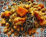 Foto del paso 5 de la receta: Spaghetti nero di seppia con salsa picante de calabaza y soja texturizada