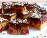 Karamellás, rejtett meggyes kevert sütemény recept fázis 6 fotója