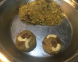 A picture of step 4 of Makki Ki Roti ke ladoos.