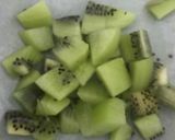 Foto del paso 1 de la receta: Ensalada de lechuga, apio, pera y kiwi