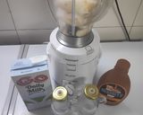 A picture of step 1 of Coconut Caramel Shake.