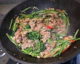 （台灣國產帶皮羊肉）沙茶羊肉炒空心菜（購自悠活農村）的食譜步驟3照片