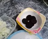 A picture of step 1 of Oreo brownies cake.
