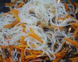 Foto langkah ke 3 dari resep Shirataki Japchae, Cocok Untuk Diet. Rendah Kalori, Tinggi Serat.